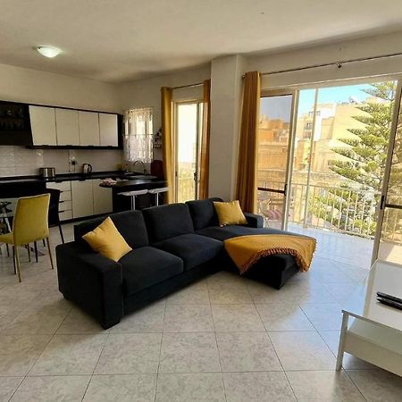 Sea View And Valley View Flat In Marsalforn Apartment Bagian luar foto