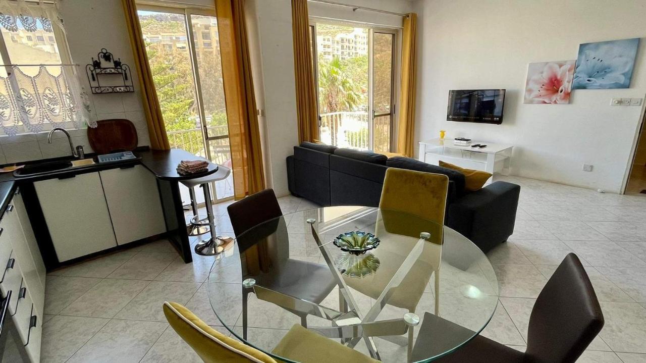 Sea View And Valley View Flat In Marsalforn Apartment Bagian luar foto